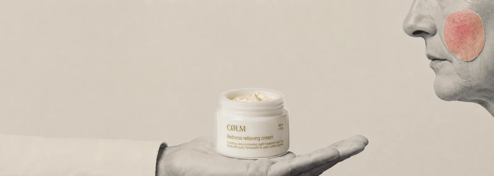 En hånd rækker en åben krukke CØLM Redness Relieving Cream frem mod en kind med synlig rødme